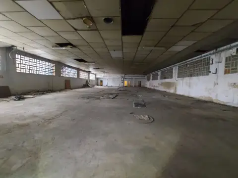 Nave industrial en calle de Candado