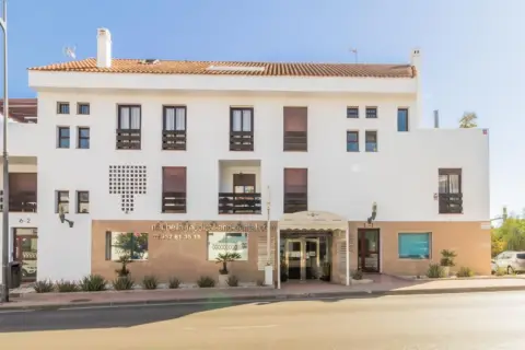 Local comercial en Los Naranjos-Las Brisas