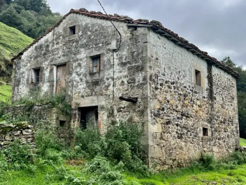 Casa a calle Santibañez de Villacarriedo, nº Sin Informacion