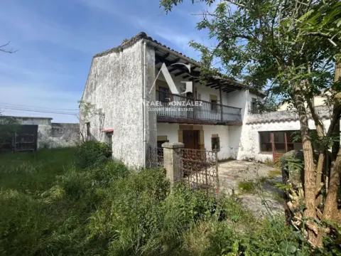 Casa en Avenida Trasmiera, 970