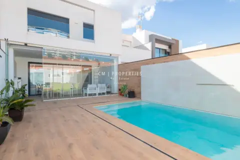 Chalet en calle Rosella de La