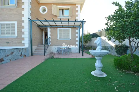 Casa pareada en R66 - El Arco