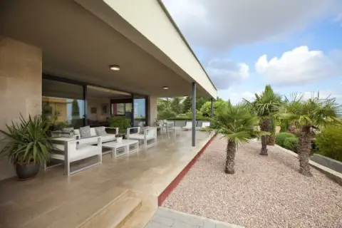 Chalet en Los Monasterios-Alfinach