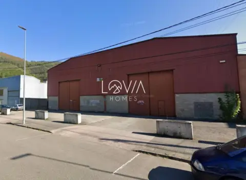 Nave industrial en Riaño-Barros