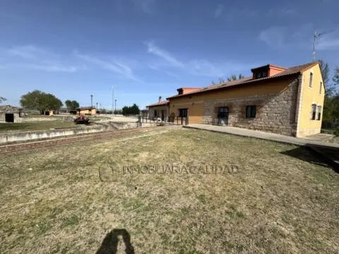 Casa en Area de Villagonzalo