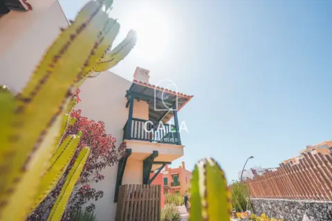 Casa adosada en calle de las Higueras