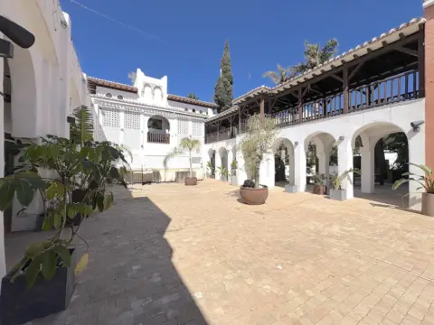 Local comercial en Calahonda