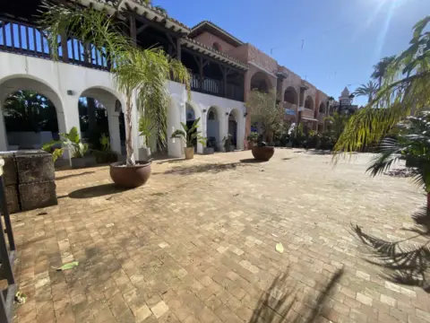 Local comercial en Calahonda