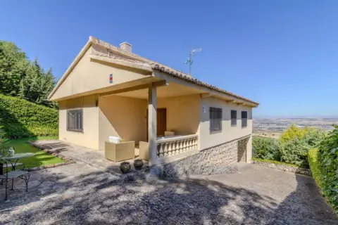 Chalet en Urbanización El Clavín