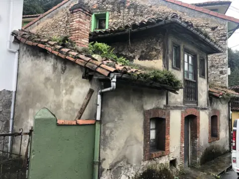 Casa en San Claudio-Trubia-Las Caldas