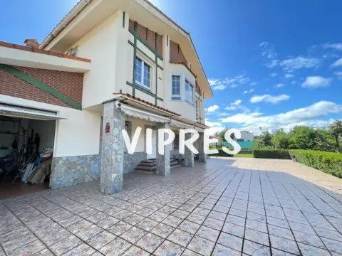 Chalet en Urbanización Las Arenas