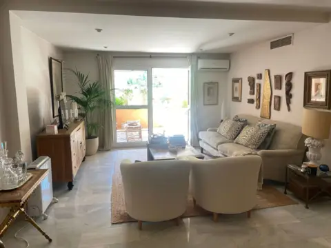 Apartamento en Lomas de Marbella Club-Puente Romano