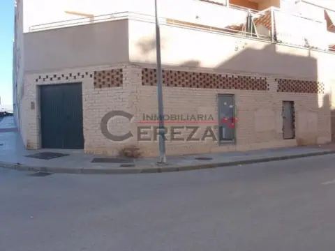 Local comercial en , Zona Industrial