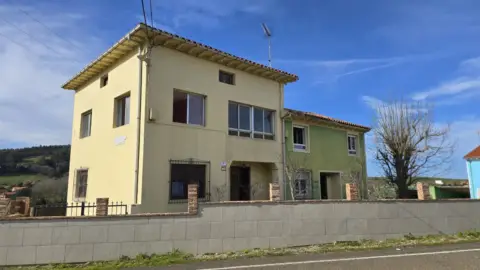 Casa en calle Bo Oreña-Perelada, nº 86