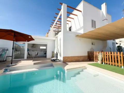Casa adosada en Los Geraneos