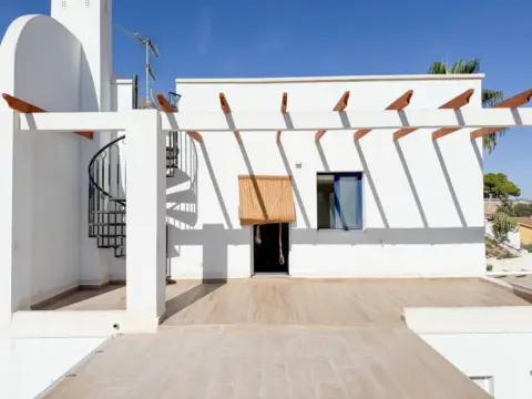 Casa adosada en Los Geraneos