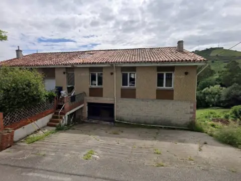 Casa en La Manjoya-Parroquias Sur