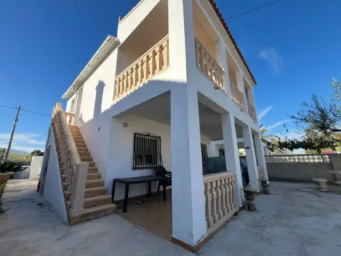 Chalet en Deveses Playa