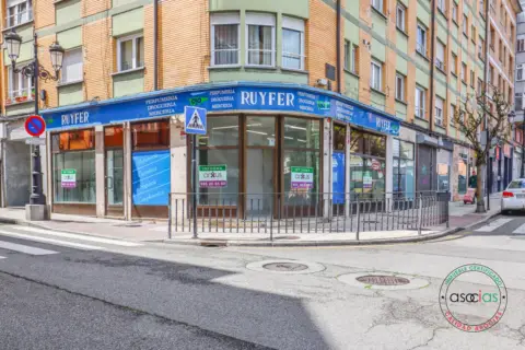 Local comercial en Avenida de Pando, 27