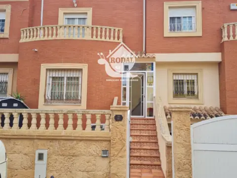 Casa adosada en calle de Miguel Servet, 7