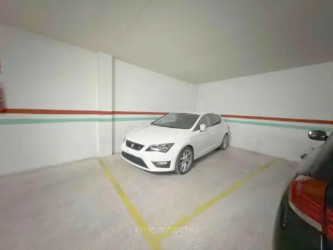 Garaje en calle de la Victoria, 76