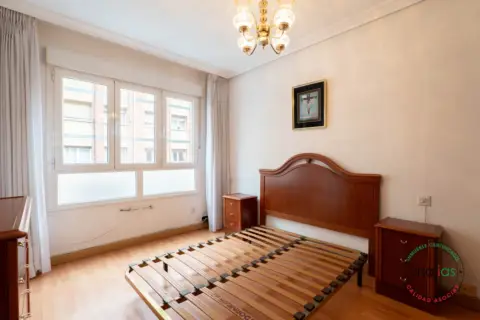 Piso en calle de Zoila, 20