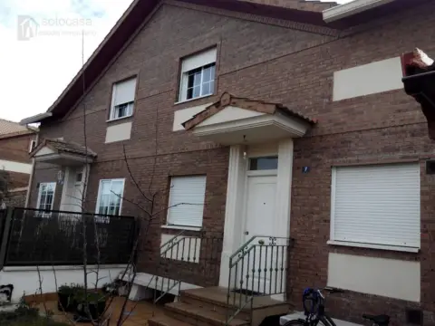 Casa adosada en calle de Rabel