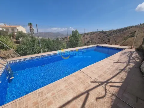 Casa en Cutar, en El Centro, Cerca del Pueblo, Pueblo