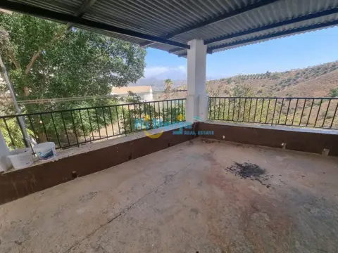 Casa en Cutar, en El Centro, Cerca del Pueblo, Pueblo