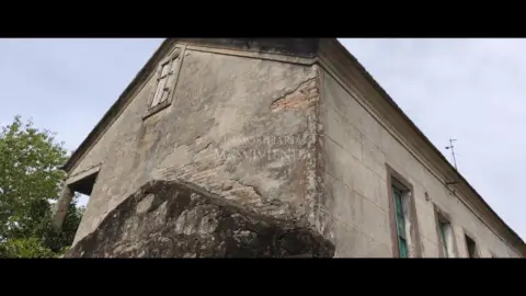 Casa adosada en calle Cacha (A)-Corzans