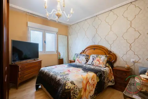 Piso en calle de Feijóo, 32