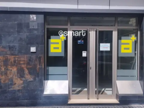 Local comercial en calle de Nicolás Estévanez, 42