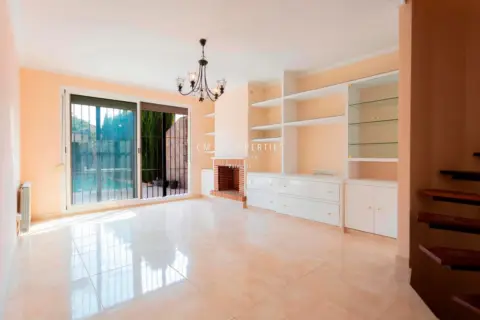 Casa adosada en calle Urbanización Vall de les Flors