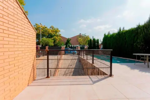 Casa adosada en calle Urbanización Vall de les Flors