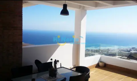 Casa adosada en Urbanización Santa Rosa-Generación del 27