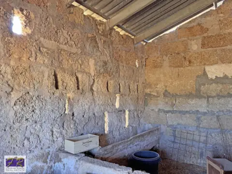 Finca rústica en calle 39°4659.7"N 3°0243.1"E