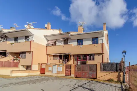 Casa pareada en Estación Renfe-Los Manantiales