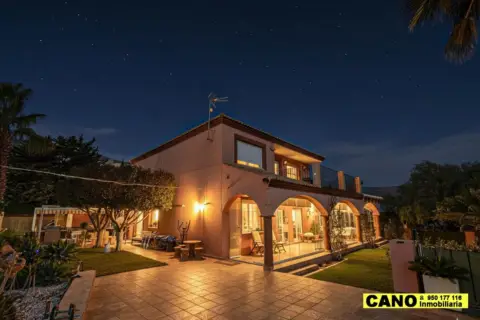 Chalet en calle de los Naranjos