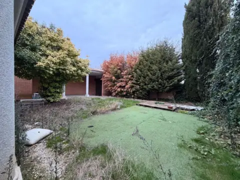 Casa pareada en calle de Eulalia Abaitúa