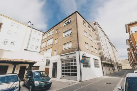 Piso en calle del Avión, 1