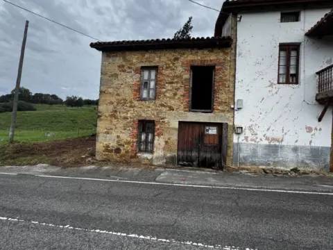Casa en calle Av Arriba-Alisas, nº 75