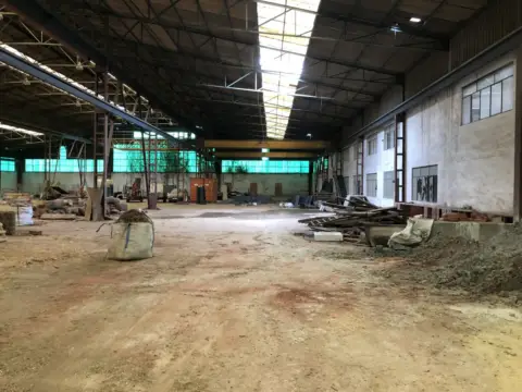 Nave industrial en Riaño-Barros