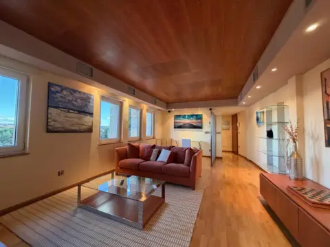 Piso en Plaza de Ejército, 1