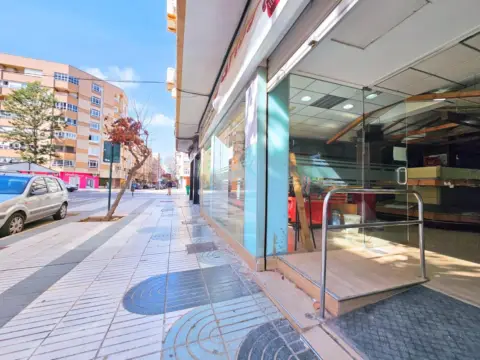 Local comercial en calle Ángel Bruna