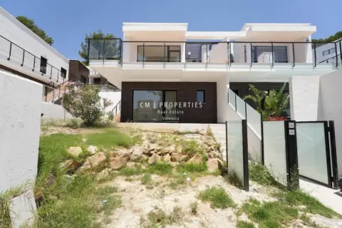 Casa adosada en Carrer 16