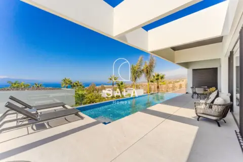 Casa en calle Josefina de La Torre