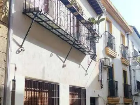 Estudio en calle de Santiago, 16