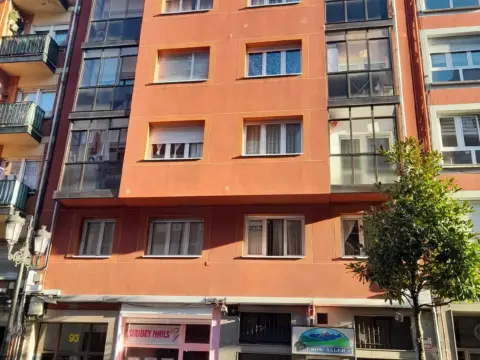 Piso en calle de Fuertes Acevedo, 93