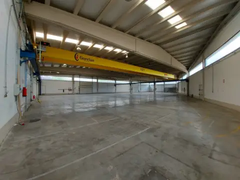 Nave industrial en calle de Luis Collado