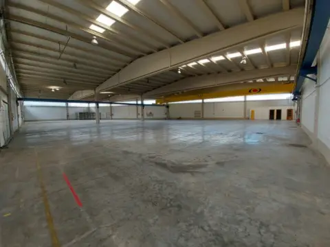Nave industrial en calle de Luis Collado